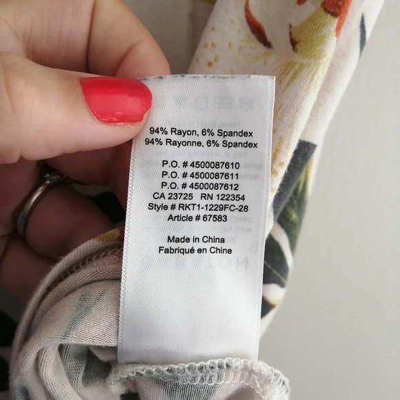 Aritzia Babaton Jersey Floral Tropical Scoop Neck Short Sleeve T-Shirt Small - Picture 10 of 14